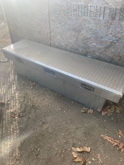 Truck tool box
