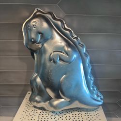 Vintage 1998 Wilton Dinosaur Aluminum cake pan  17” t x 11” w x 1 3/4 ” deep
