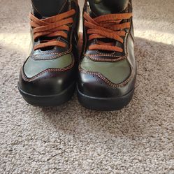 Boys size 6 Nike boots