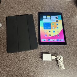 Like New! iPad 6th Gen 9.7in W/Power Cord WiFi & Cellular Unlocked