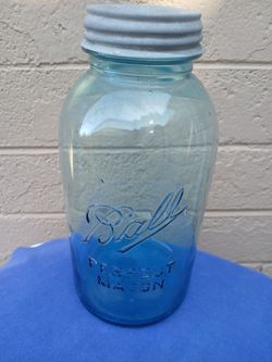 ANTIQUE BALL PERFECT MASON AQUA BLUE HALF GALLON JAR, GLASS WITH ZINC LID,  MILK WHITE INSERT