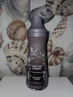 Snowflakes & cashmere laundry detergent