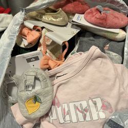 Baby Girl clothes (0-3months)