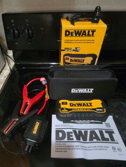 Dewalt 1800 peak Amp Lithium jump starter with USB power bank and carry case brand new never used Hablo español