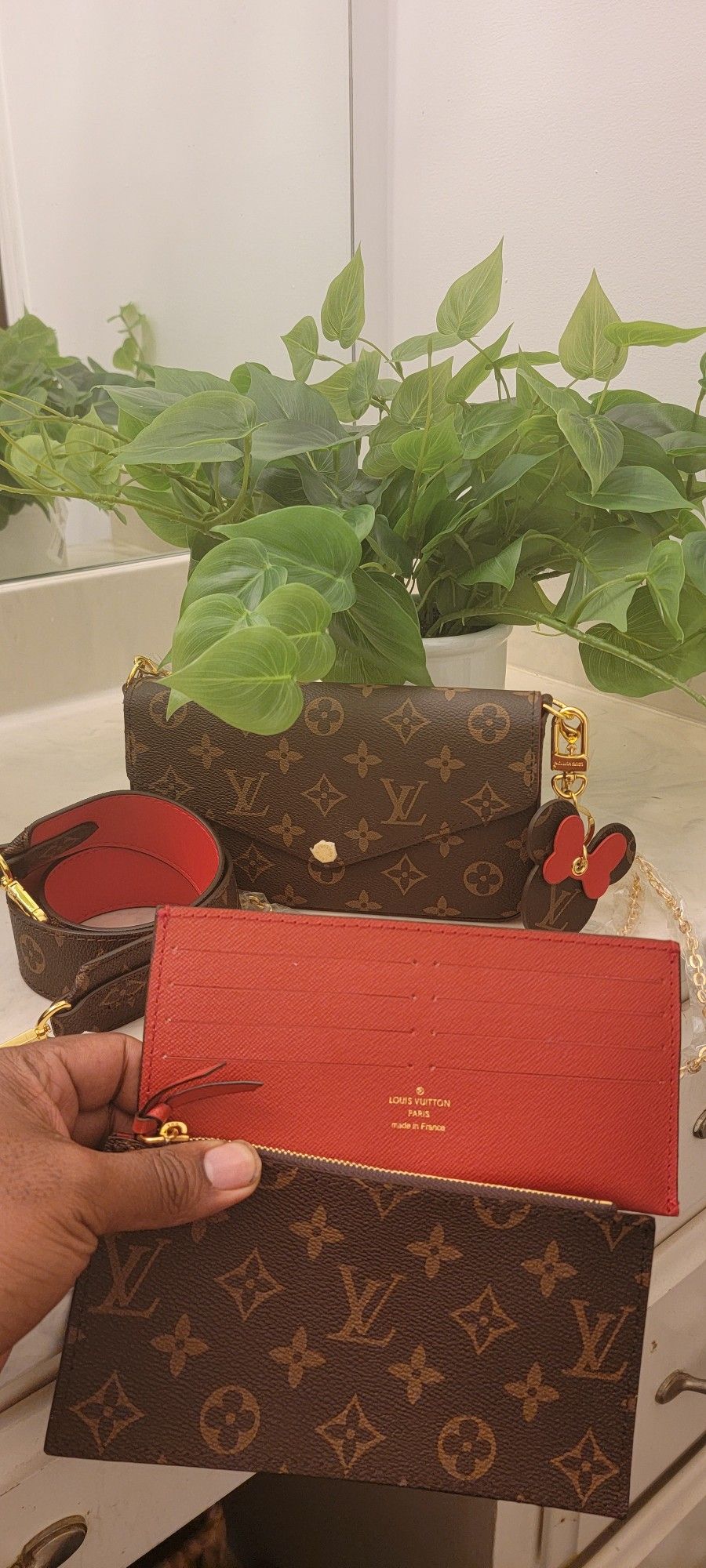 Cross Body/card Holder /money Holder/Keychain And Extra Strap