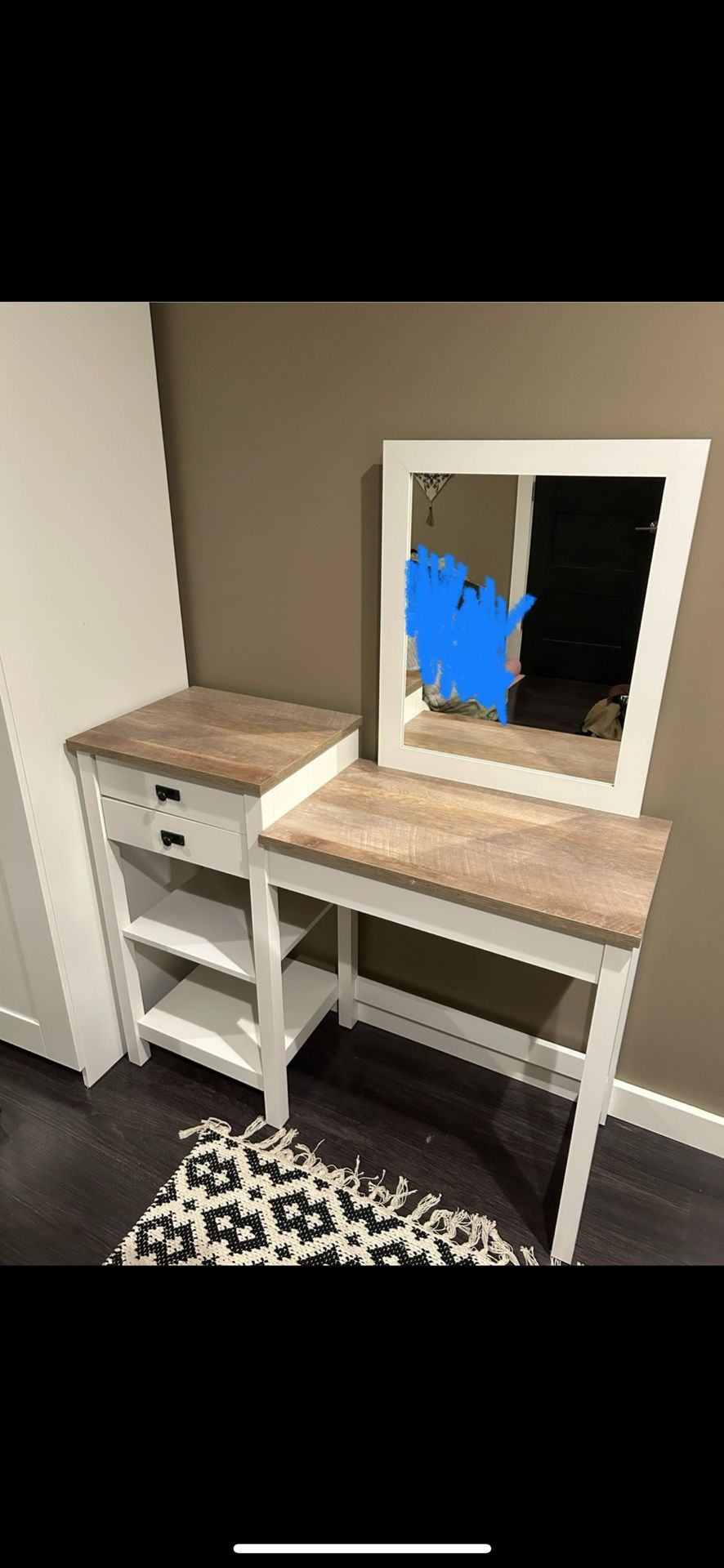 Urban outfitters Josie Vanity Like New