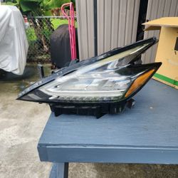 2020 Nissan Murano Drivers Side Headlight OEM