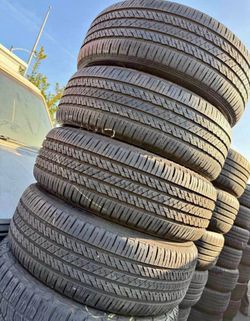 235/55r20 marca BRIDGESTONE con 80% de vida las 4