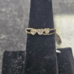 10kt YG Triple Heart Wedding Band. (C-5) SIZE 6. ASK FOR RYAN. #4(contact info removed)-05