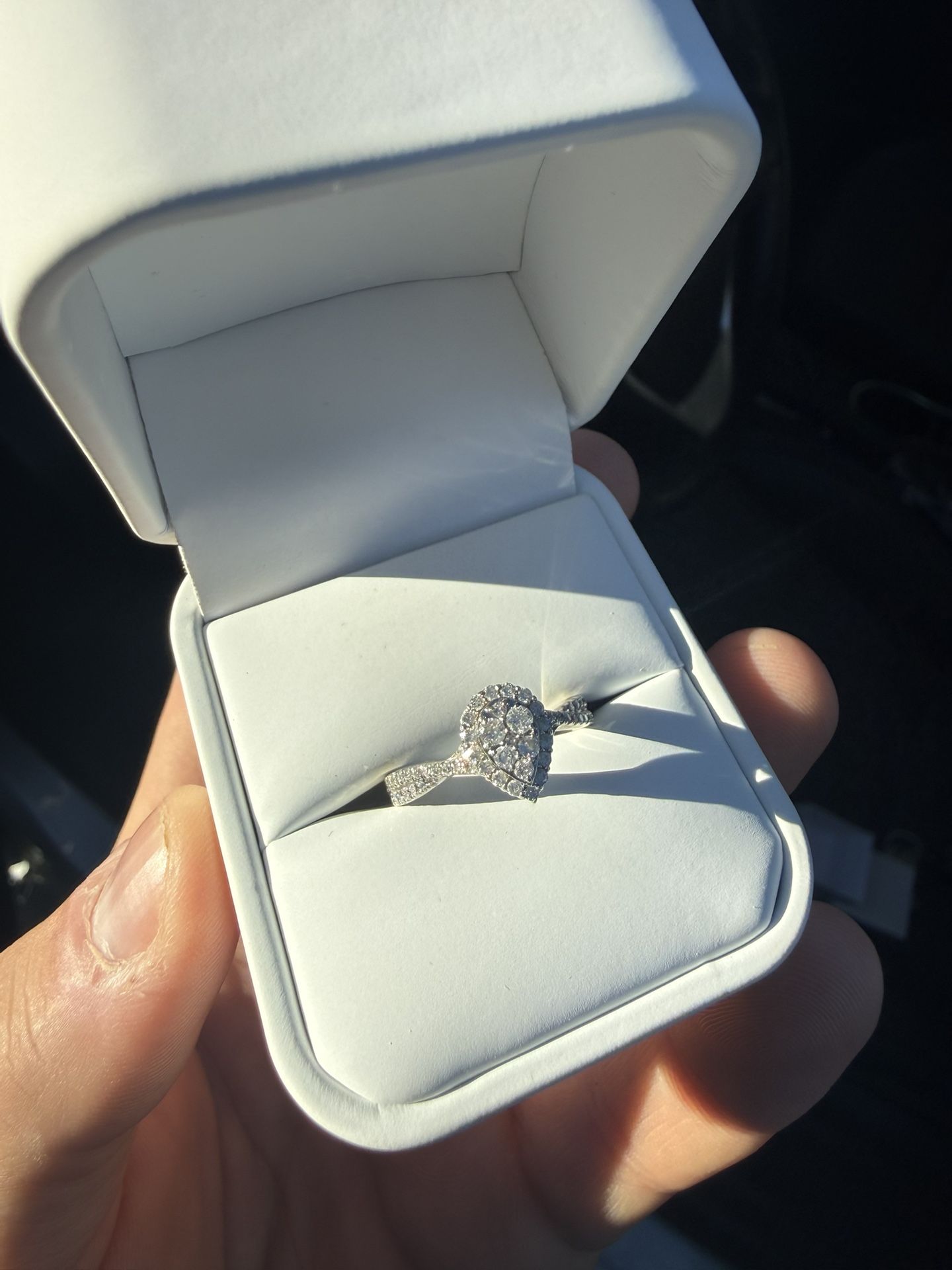 Engagement / Diamond Ring 