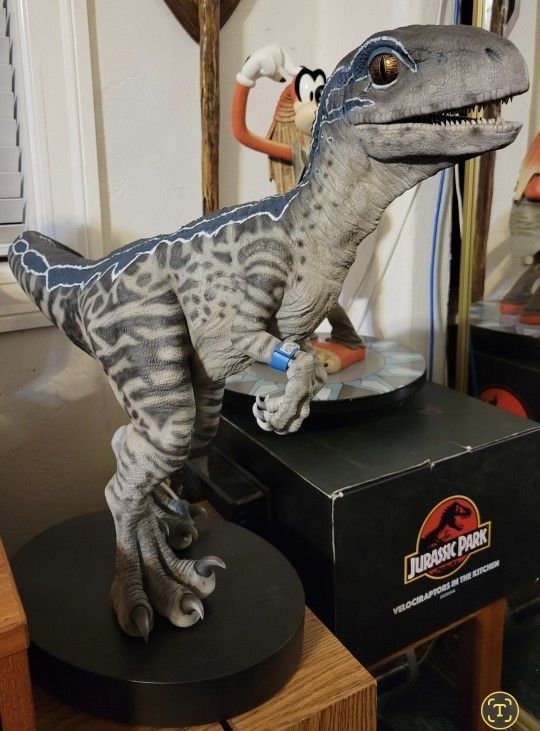 Jurassic Park World 1:1 Baby Blue Velociraptor Chronicle Collectibles Raptor Statue Sideshow Prime 1 Iron Studios Dinosaur