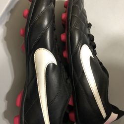 Girls NIKE Soccer/softball Cleats Size 5.5 Youth