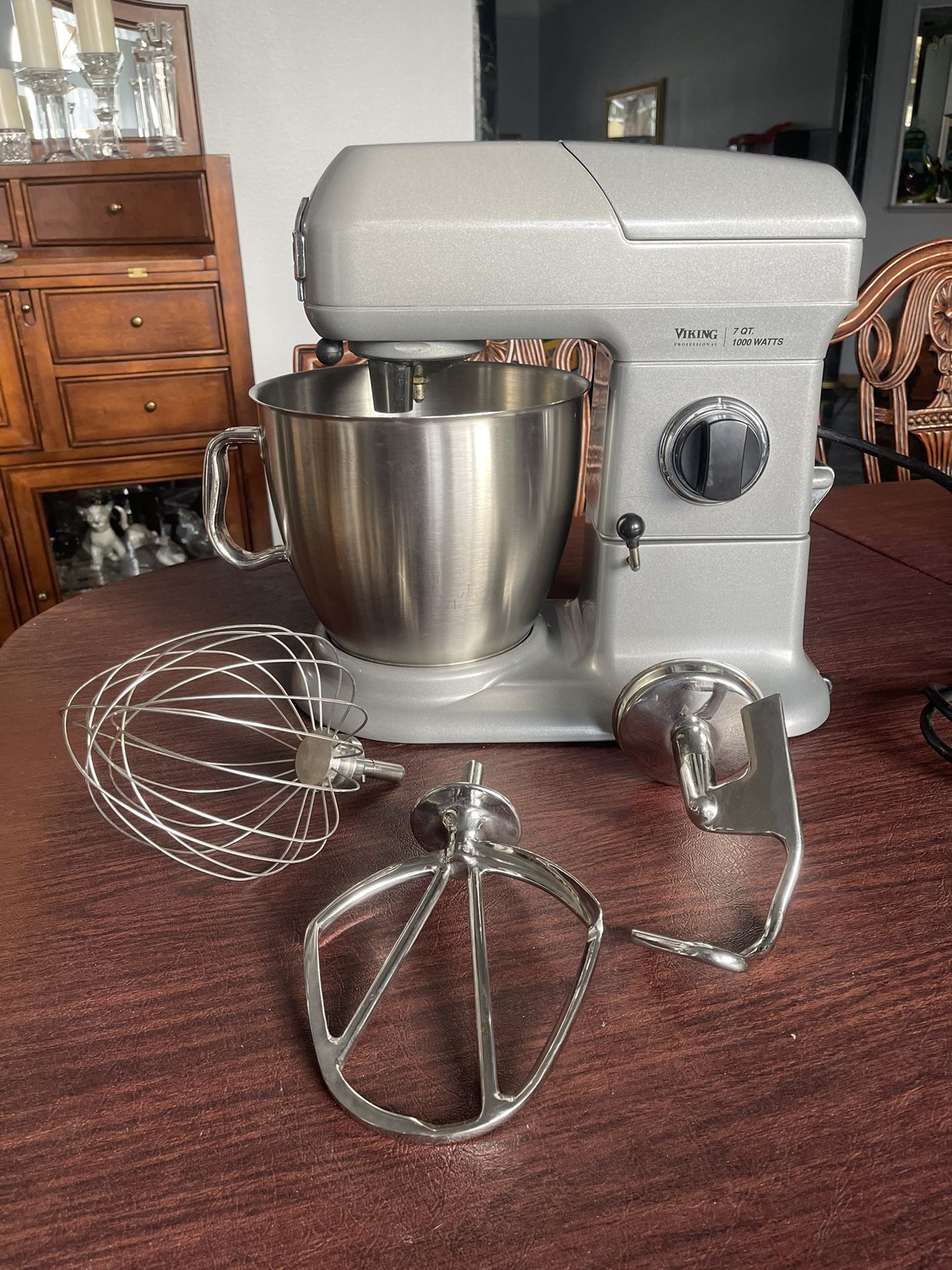 Viking Professional 7qt Model VSM(contact info removed) Watt Stand Mixer With Attachments