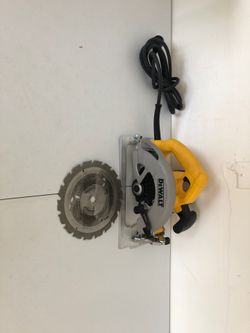 DEWALT 15 Amp Corded 7-1/4 in. Lightweight Circular Saw