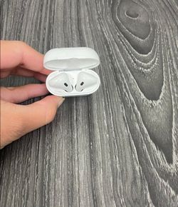 Apple AirPods with Charging Case