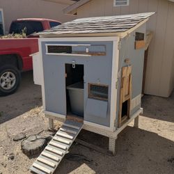 Secure Hen House Chicken Coop 