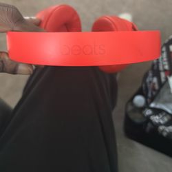 Red Wireless Beats Solos 
