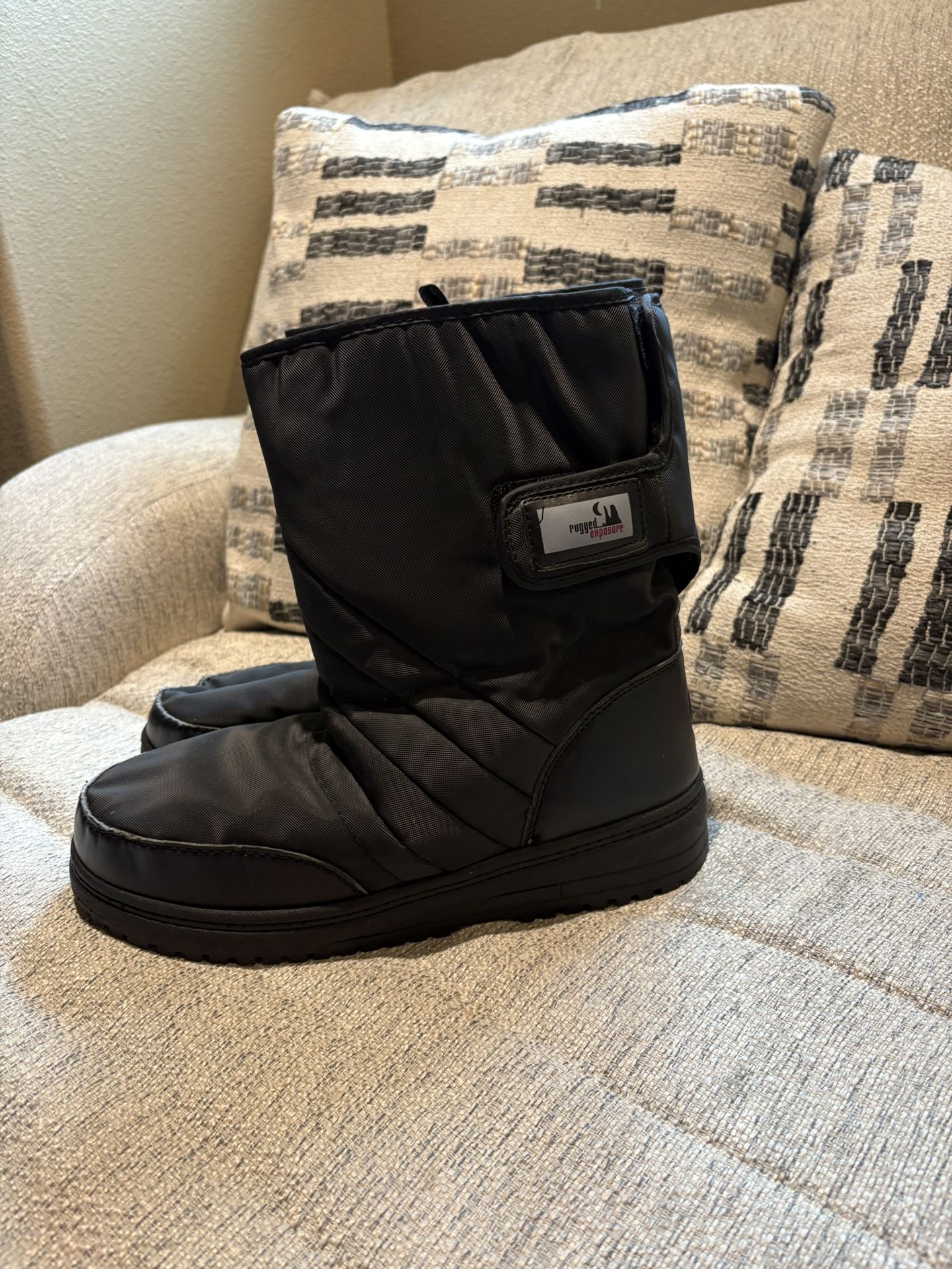 Men’s Snow Boots Size 9