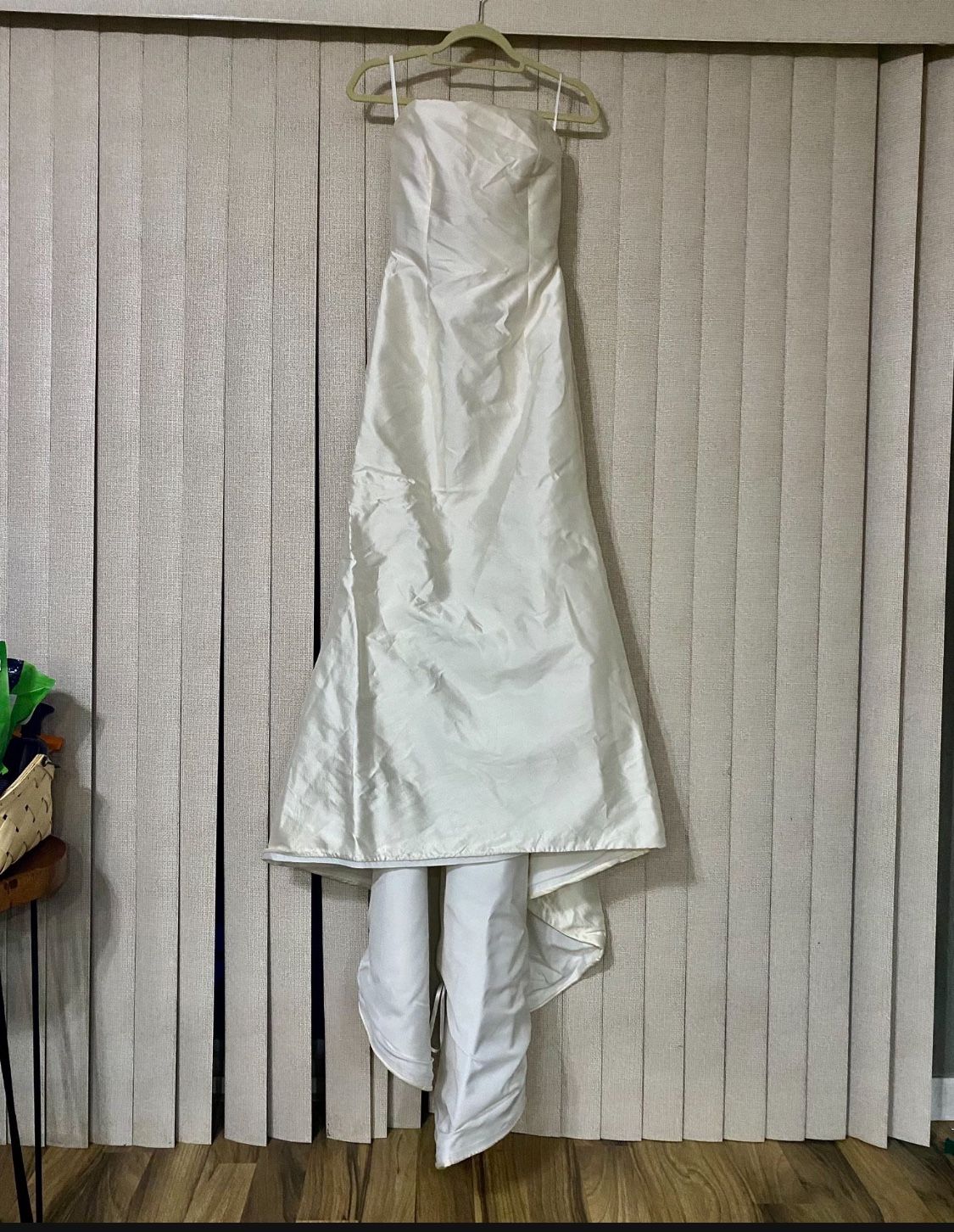 Romona Keveza Wedding Dress Size 10 With Train And Veil