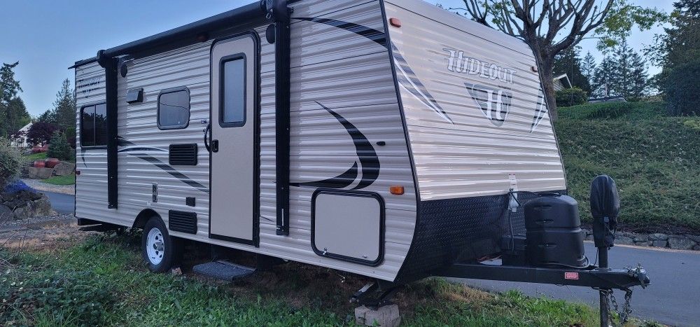 2017 Keystone Hideout 177 LHS