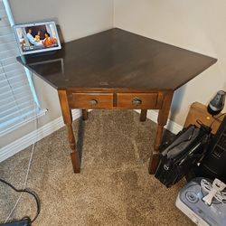 Vintage Kling colonial solid maple corner table about 34” x 34” and 30”high