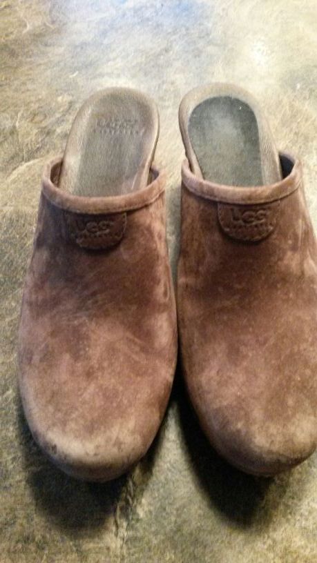 Brown ugg clogs