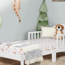 Toddler Bed with Bedding 