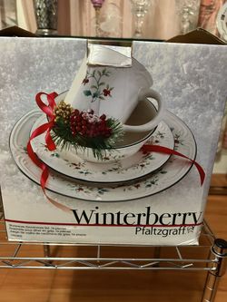 New- Pfaltzgraff Winterberry 16-piece stoneware dinnerware set