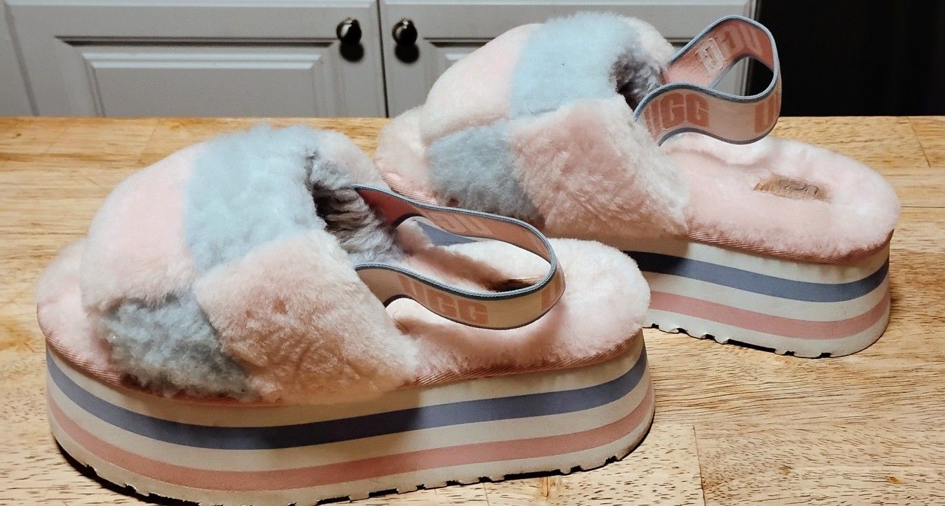 UGG slip On's Size 6