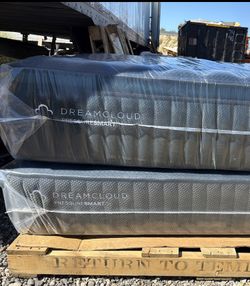 New Dreamcloud King Size Mattress