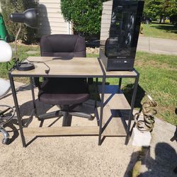 Computer table and chair In Good Condition
