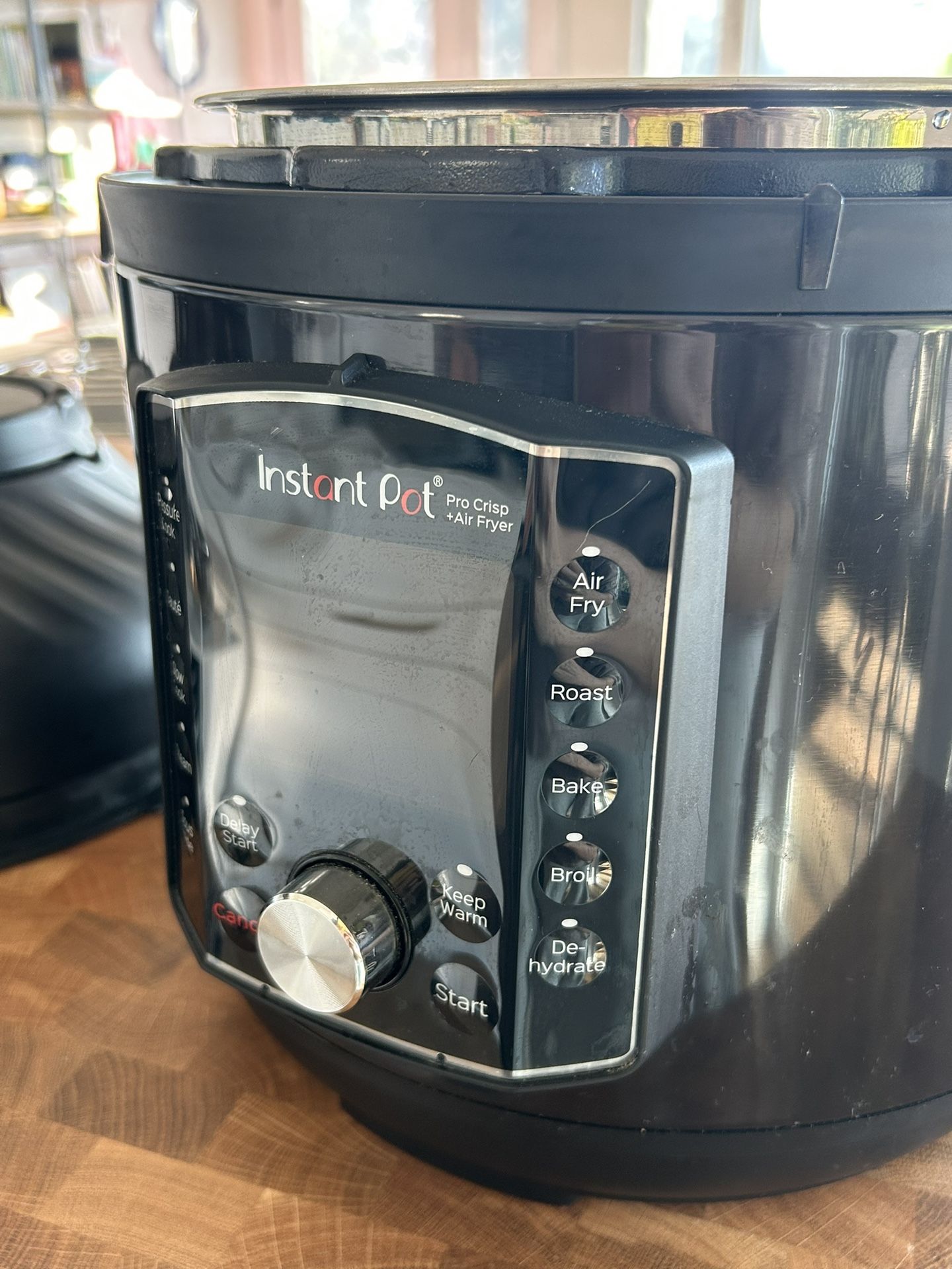 Instant Pot Pro Crisp Pressure Cooker & Air Fryer 8-Qt.