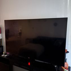 70” Class 4K UHD Roku Smart Television