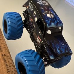 Monster Jam Son-Uva Digger Nitro Neon  Truck 1:64