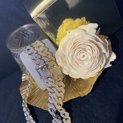 Yellow and white lab stones Two 20 inch Italiano links