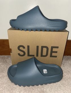 Yeezy slides in slate Marine