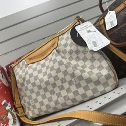 Louis vuitton crossbody 