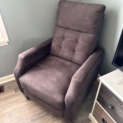 Grey Slim Rooms-To-Go Recliner