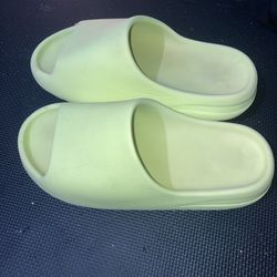 Yeezy Slides Size 11
