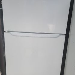 FRIGIDAIRE 30" REFRIGERATOR PRACTICALLY NEW CAN DELIVER 