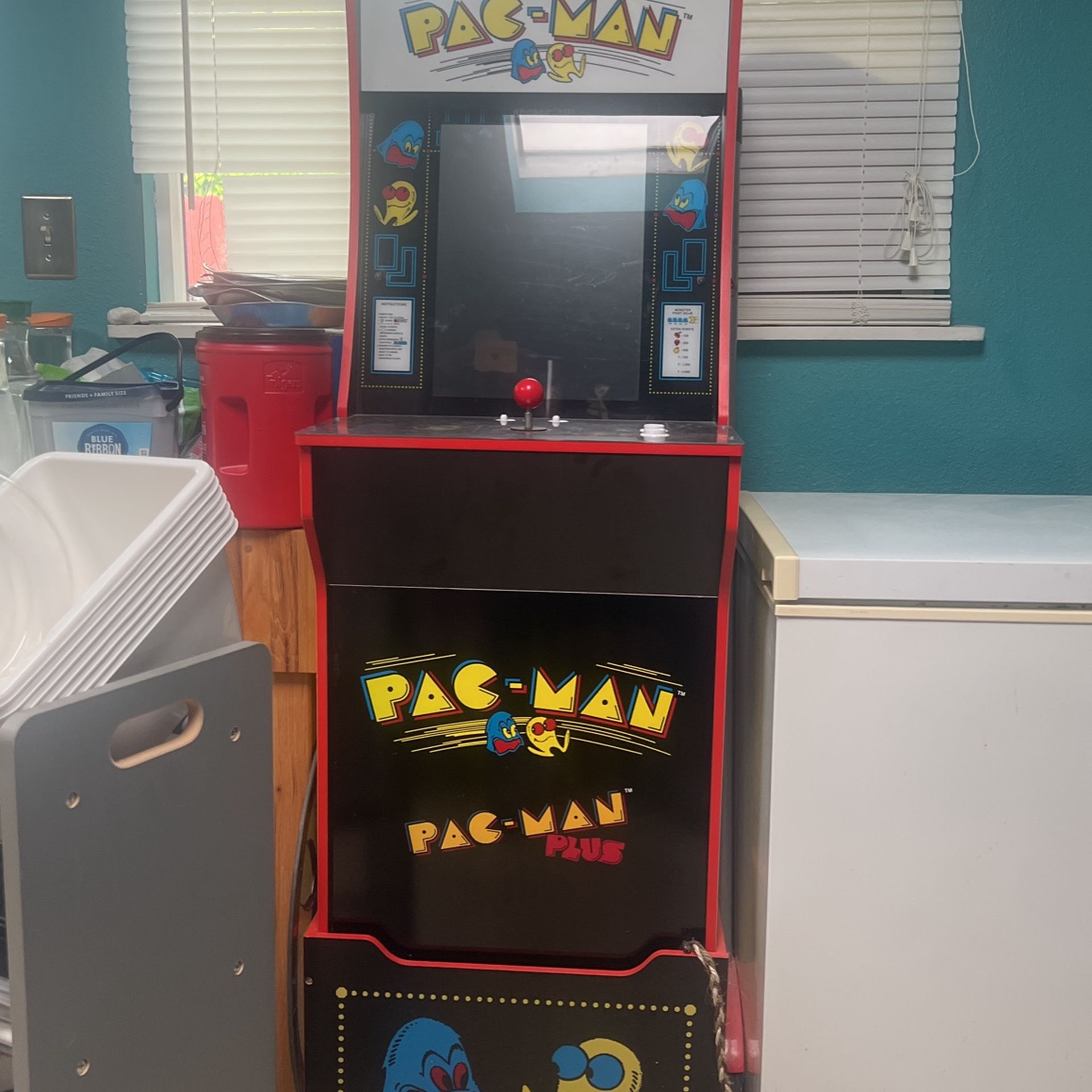 PAC-man Arcade Game 