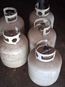 Small portable refillable steel propane tank such as a 5 lb  propano cylinder
