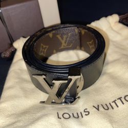 Brand new Louis Vuitton belt comes with box bag and