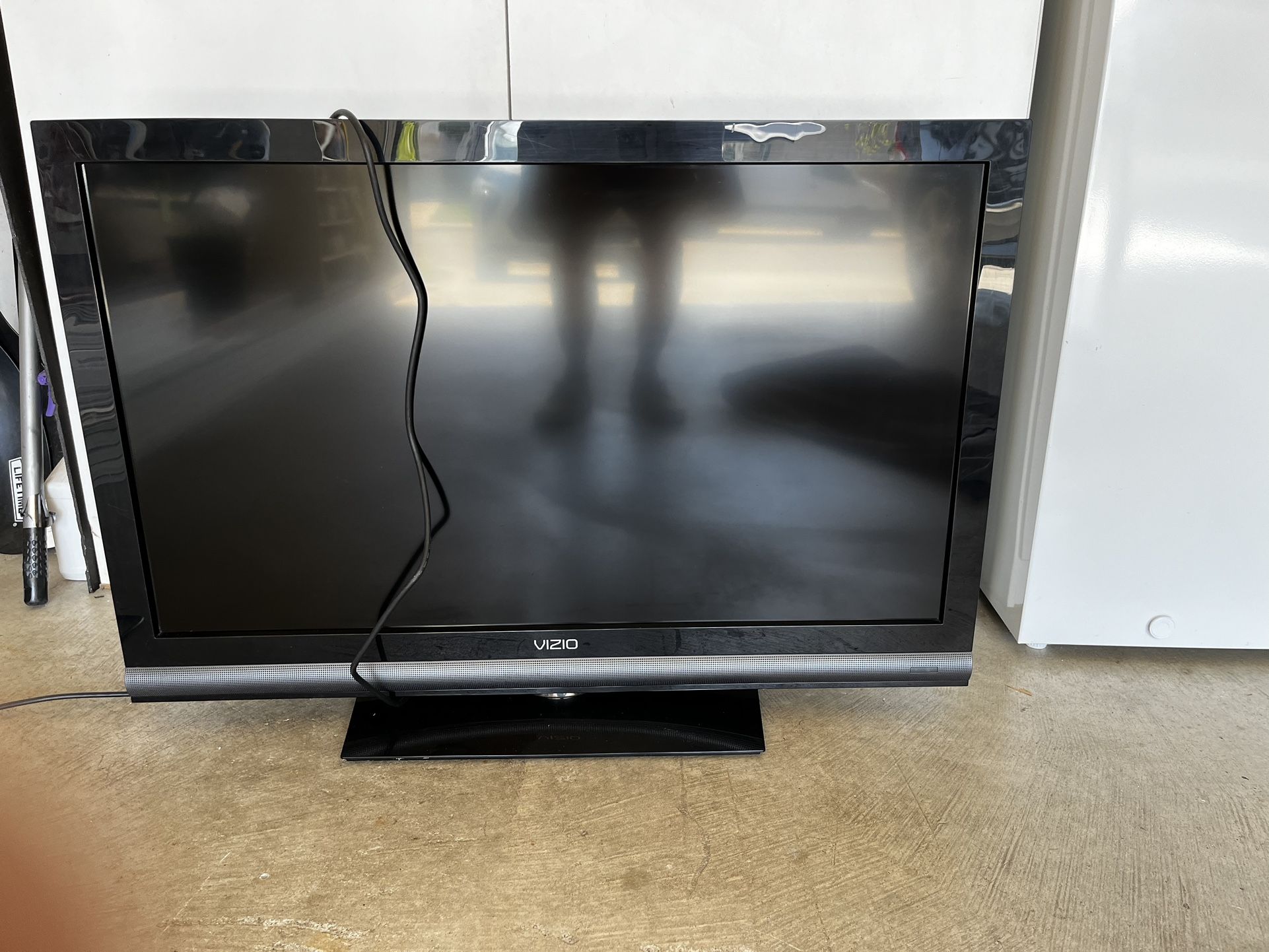 37 Inch Flat Screen Vizio TV