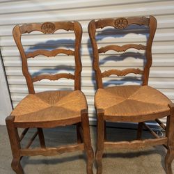 Antique French Set of 12 Twelve Louis XV Style Oak Ladder Back Rush Seat Kitchen Dining Chairs (Circa 1920)