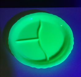 Beautiful 1940s McKee 3 Section Divided Jadeite Laurel Plate