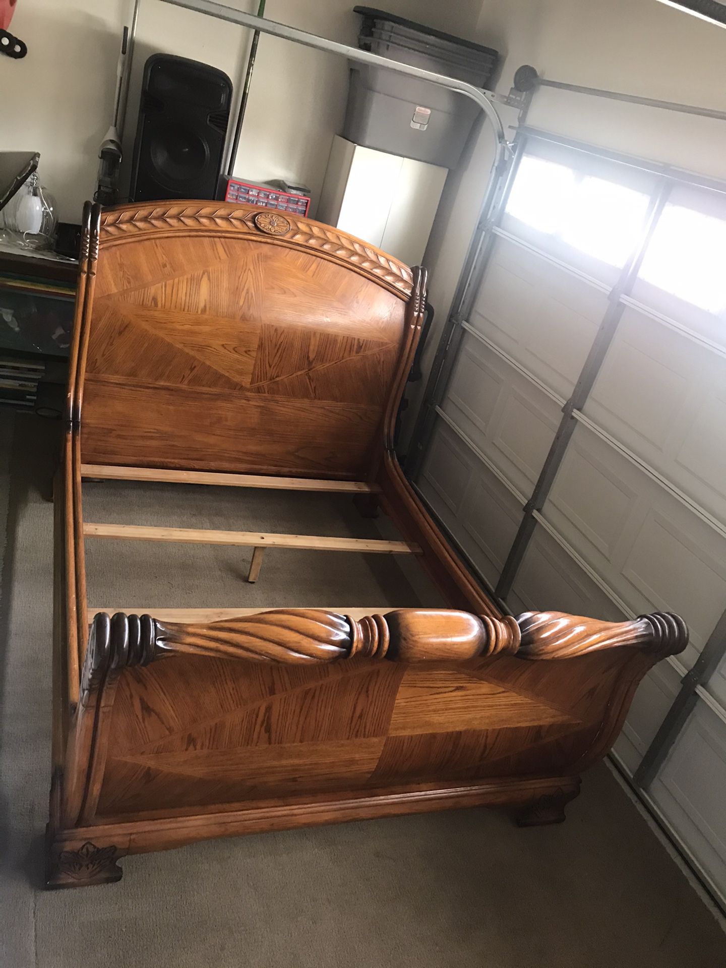 Beautiful bed frame in good condition