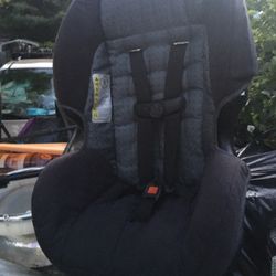 Nice kids car seat only $30 firm￼