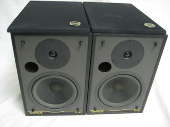Tonnoy book shelf speakers
