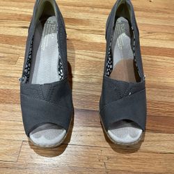 TOMS shoes 